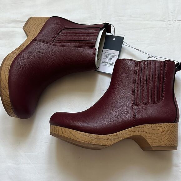 𝅺⭐️UNIVERSAL Thread Burgundy Red Memory Foam Judith Clog Boots Size 5⭐️ - Picture 4 of 7